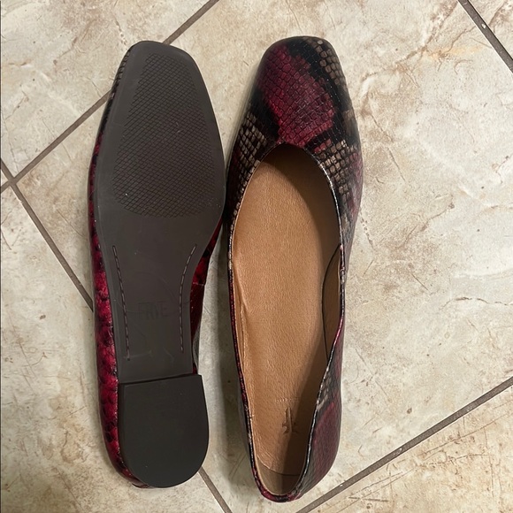 Frye NWOT Stylish Women's Flats - Picture 8 of 11